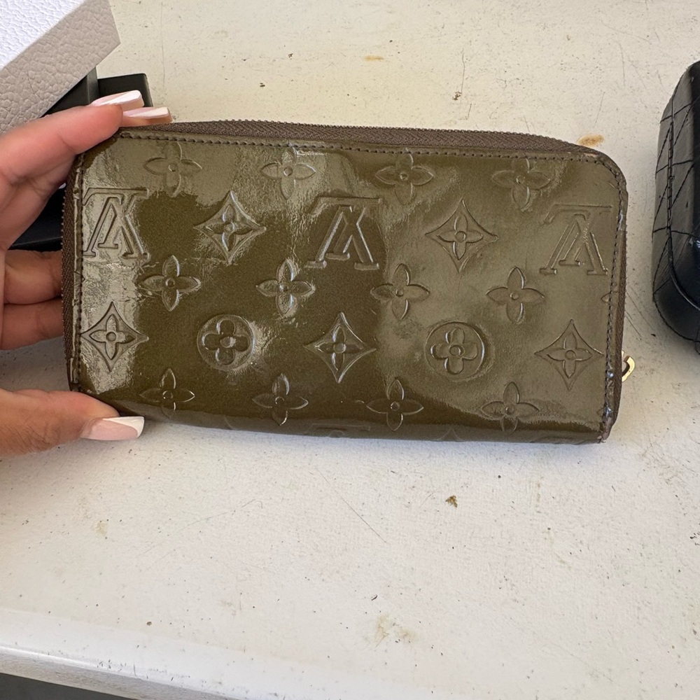 Louis Vuitton Olive Green Vernis Zipper Wallet